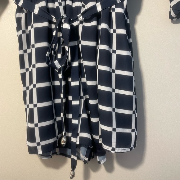 Papaya blue and white windowpane pattern romper, 3/4 sleeve size small - Picture 13 of 14